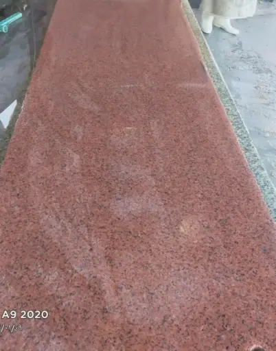 احمر رويال